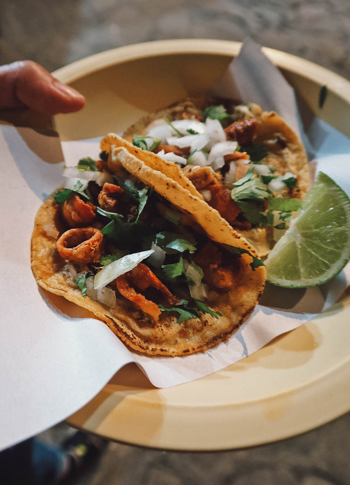 Tacos de tripa frita from a roadside stall in Guanajuato