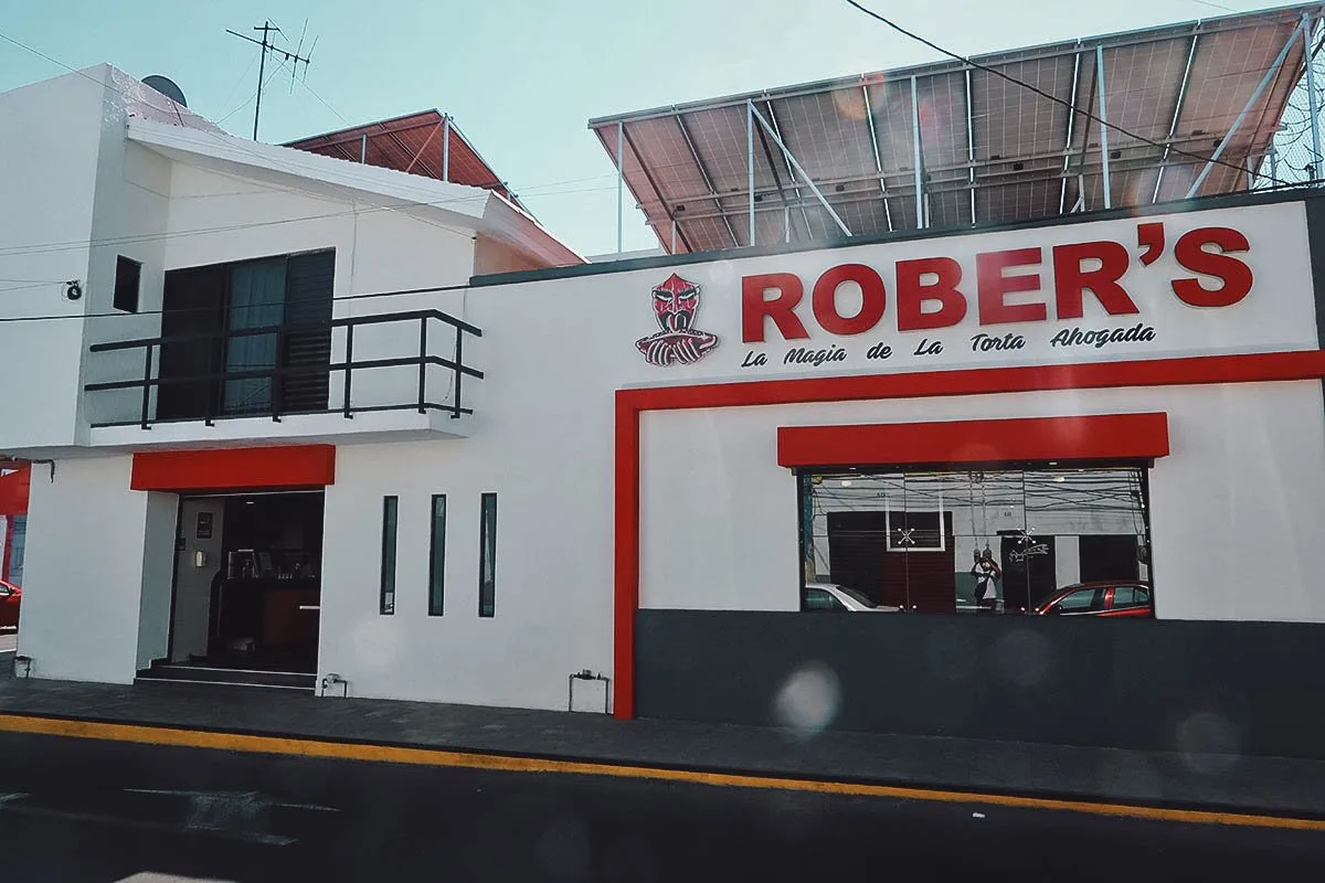 Exterior of Rober's, one of the best Guadalajara restaurants for torta