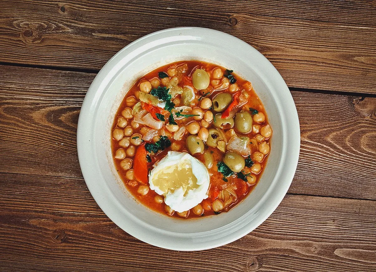 Tunisian Food Lablabi, a traditional Tunisian chickpea soup