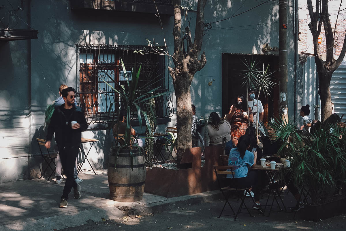 Quentin Cafe al fresco seating in Mexico City