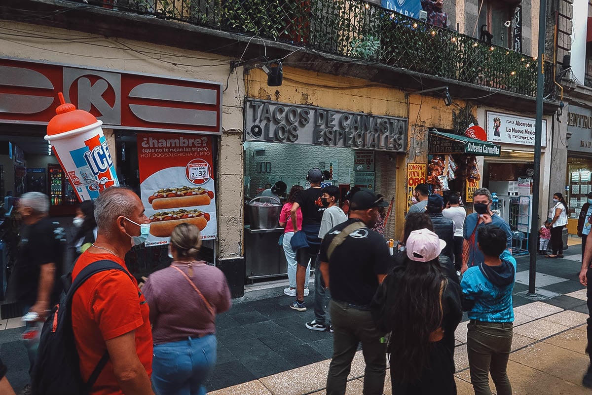 Long line outside a restaurant in Mexico City