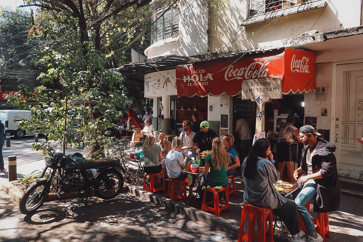 Customers dining at Tacos Hola El Güero