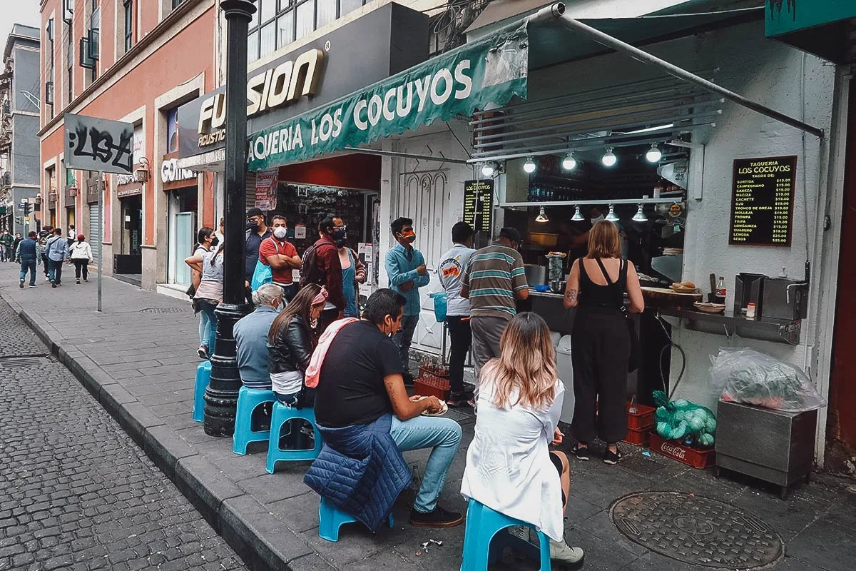 Los Cocuyos storefront