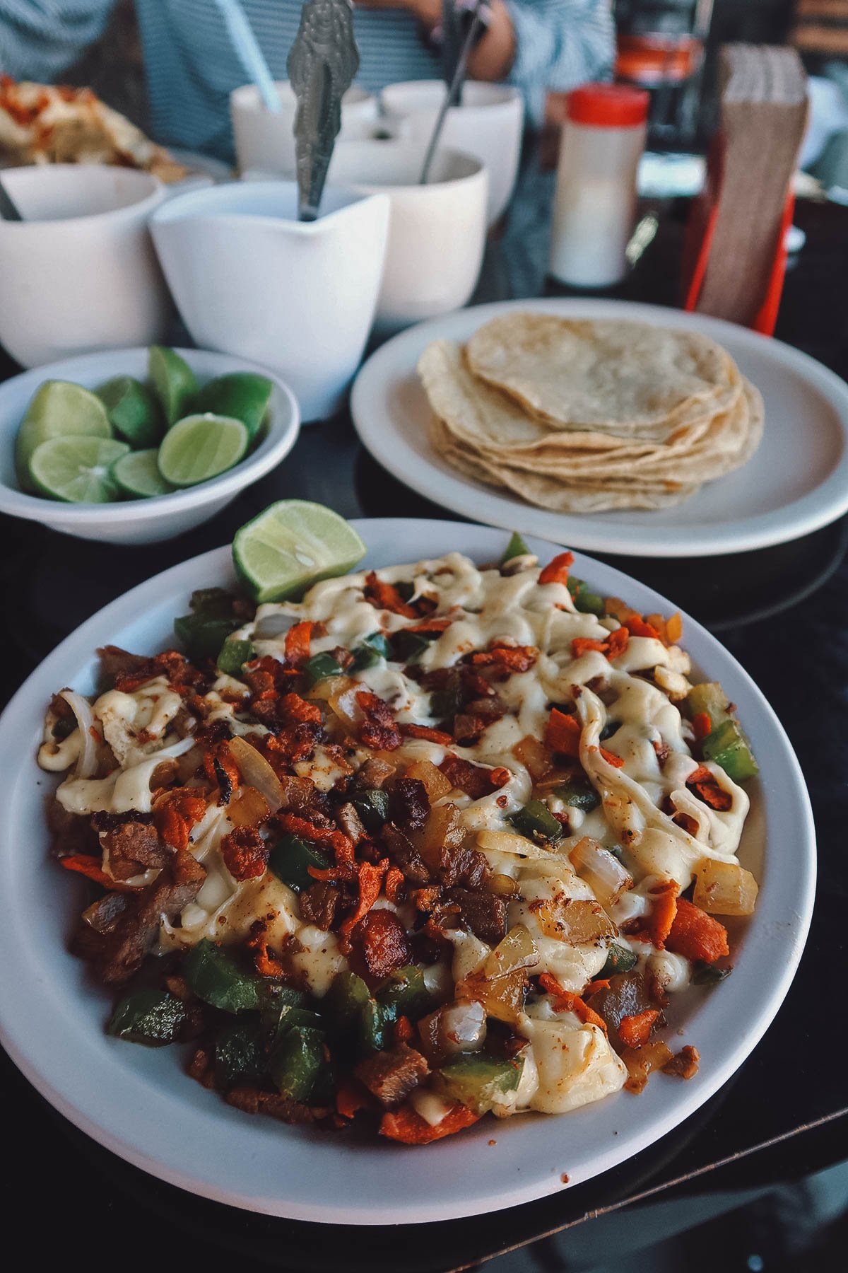 Alambre with corn tortillas at Taqueria Zempoal