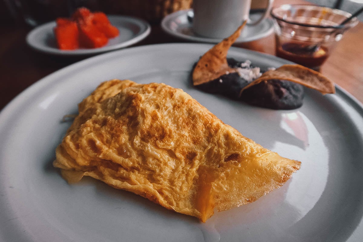 Chapulines omelette at Amor de Cafe