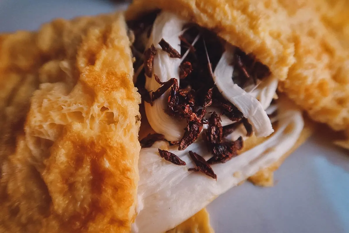 Chapulines omelette at Amor de Cafe