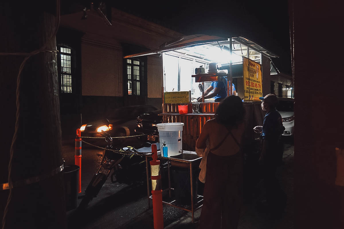 El Lechoncito de Oro street food stand in Oaxaca