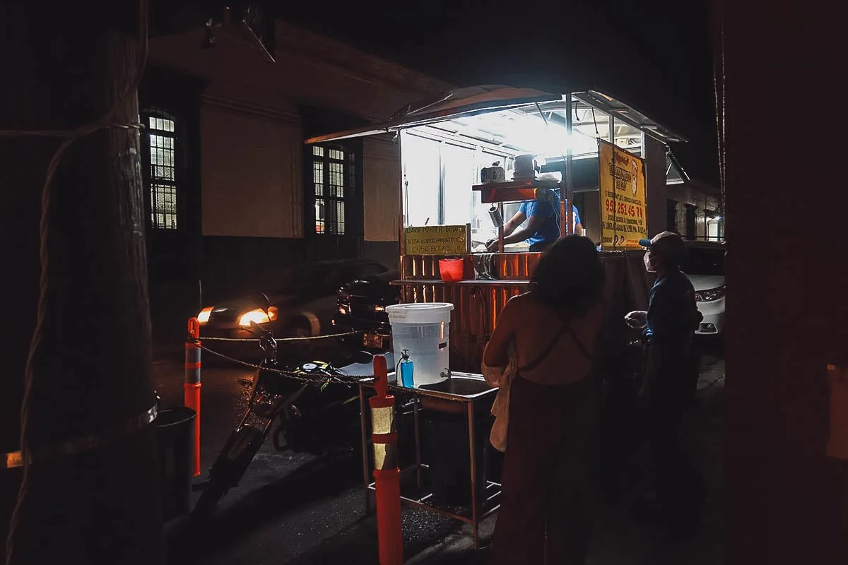 El Lechoncito de Oro street food stand in Oaxaca