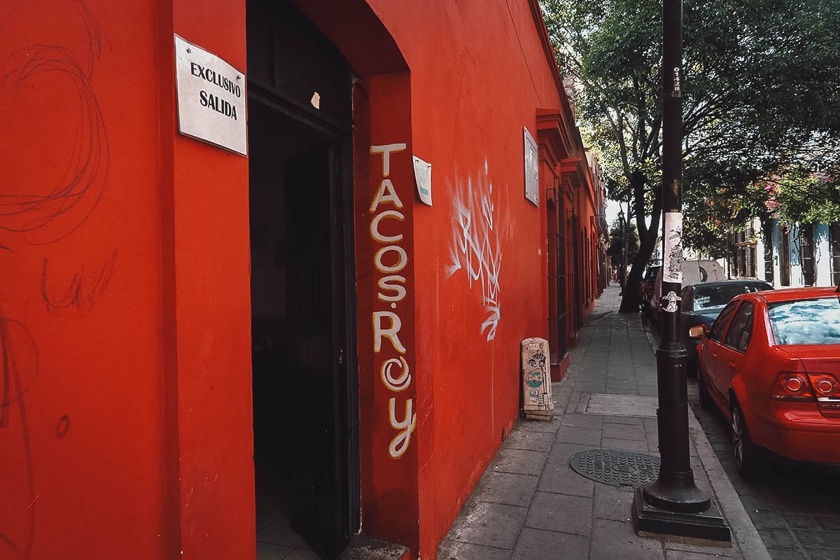 Tacos Roy entrance