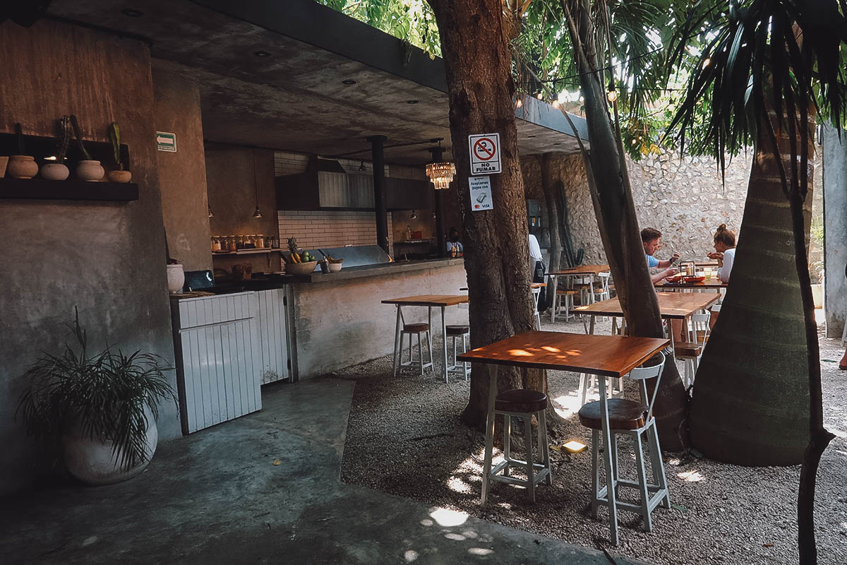 Burrito Amor al fresco dining area in Valladolid