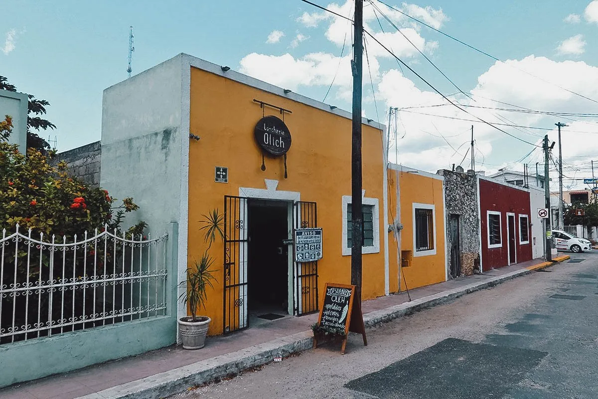 Loncheria Olich restaurant exterior in Valladolid