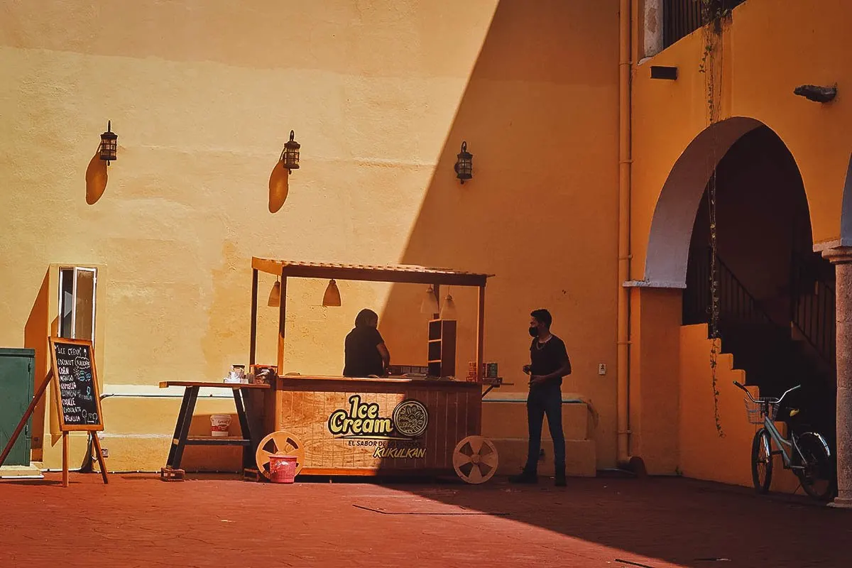 Kukulkan ice cream cart in Valladolid