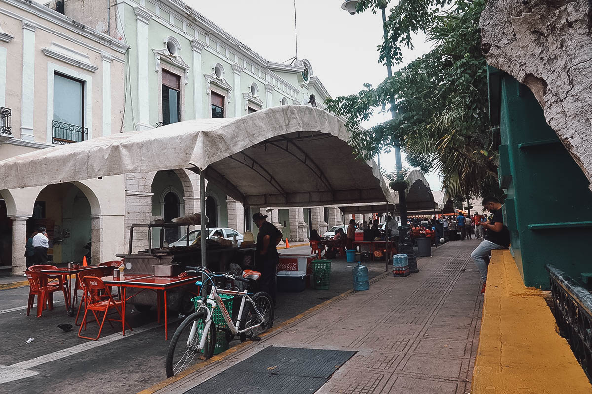 Merida en Domingo food stalls