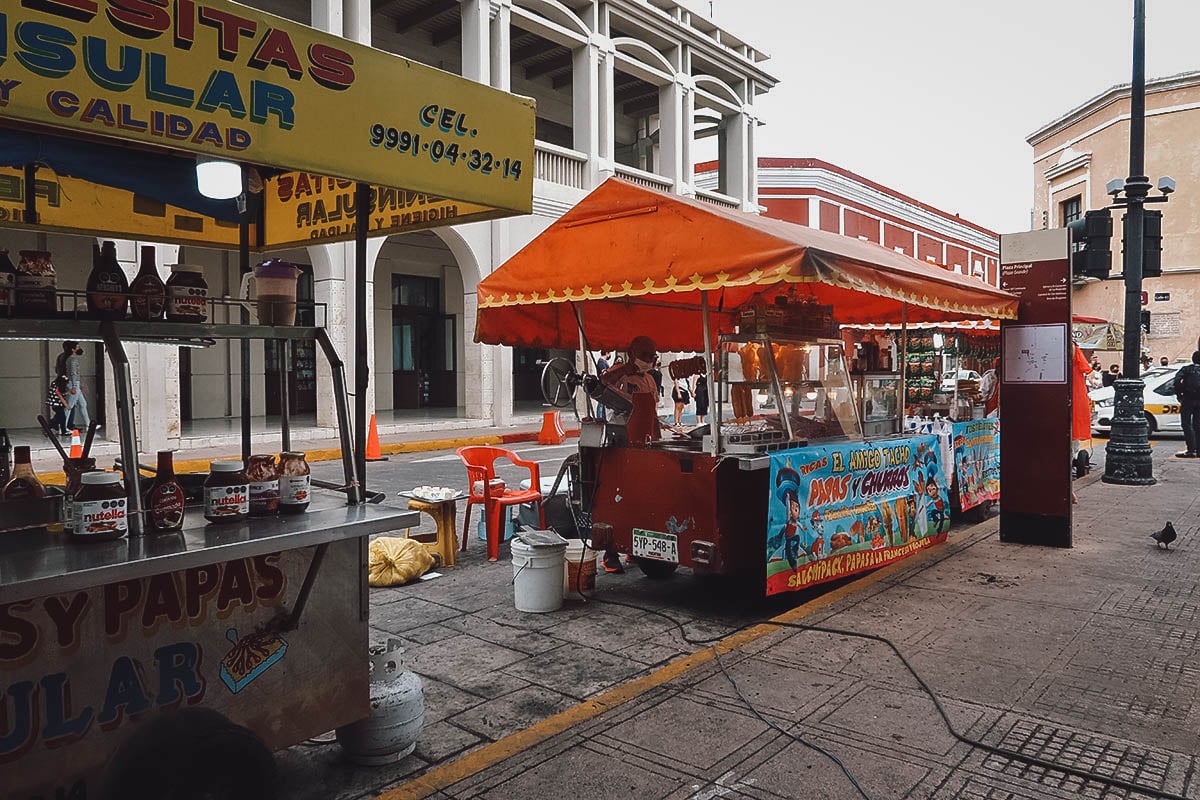Merida en Domingo food stalls