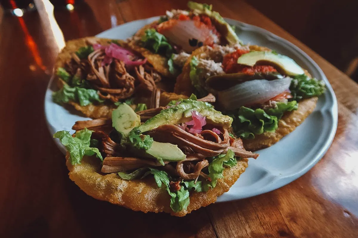 Cochinita pibil salbutes