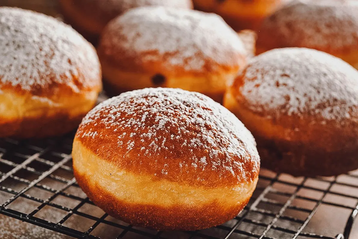 Tray of paczki donuts