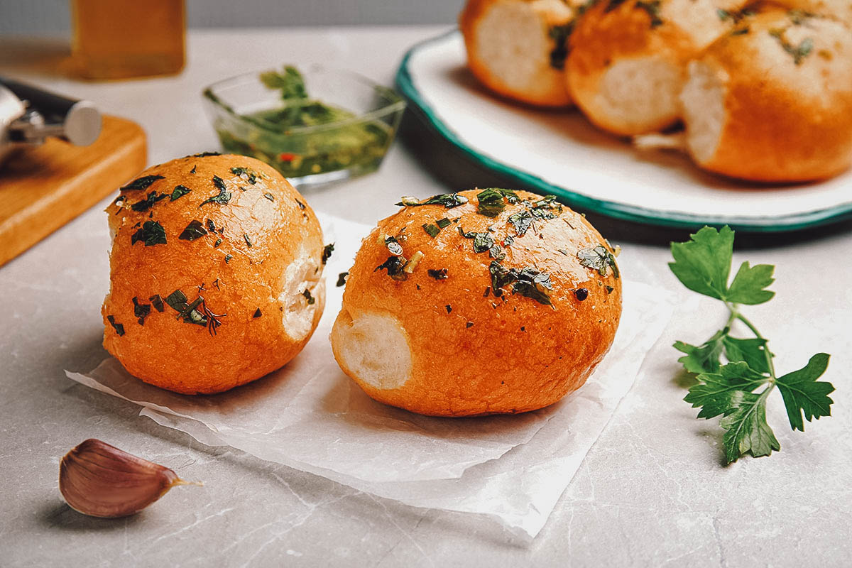 Savory pampushky donuts