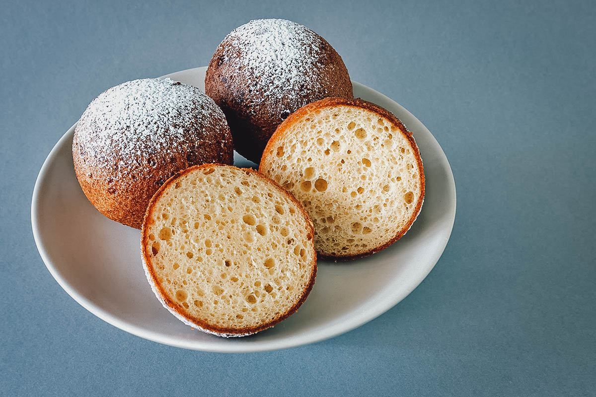 Plate of spurgos donuts