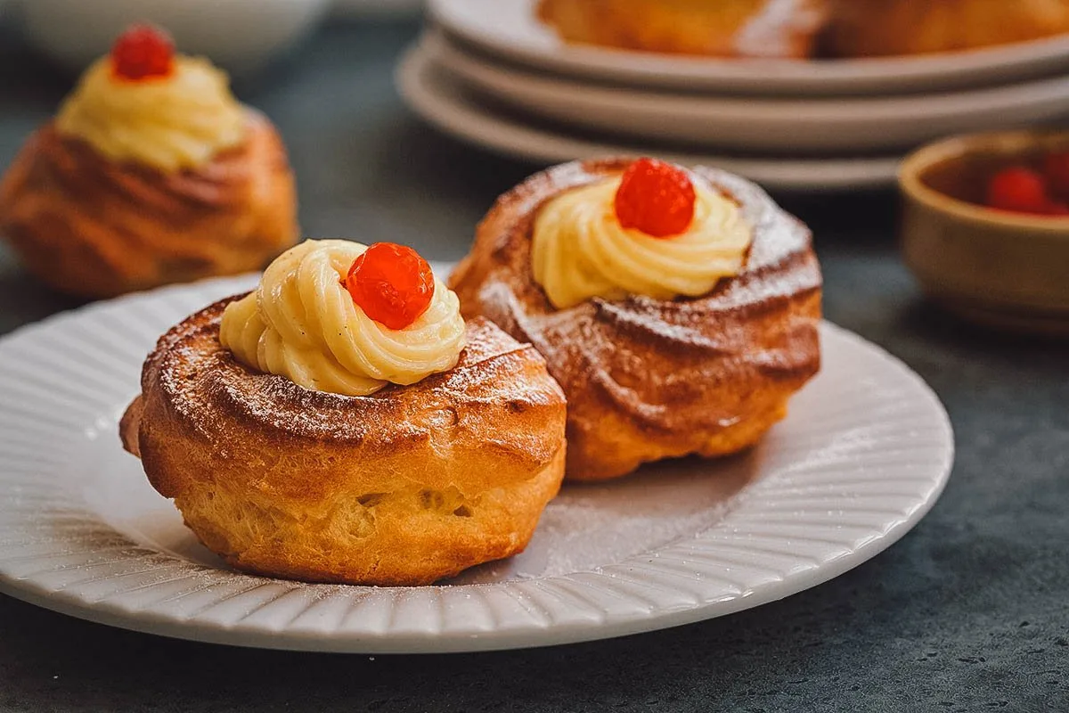 Zeppole donuts on a plate