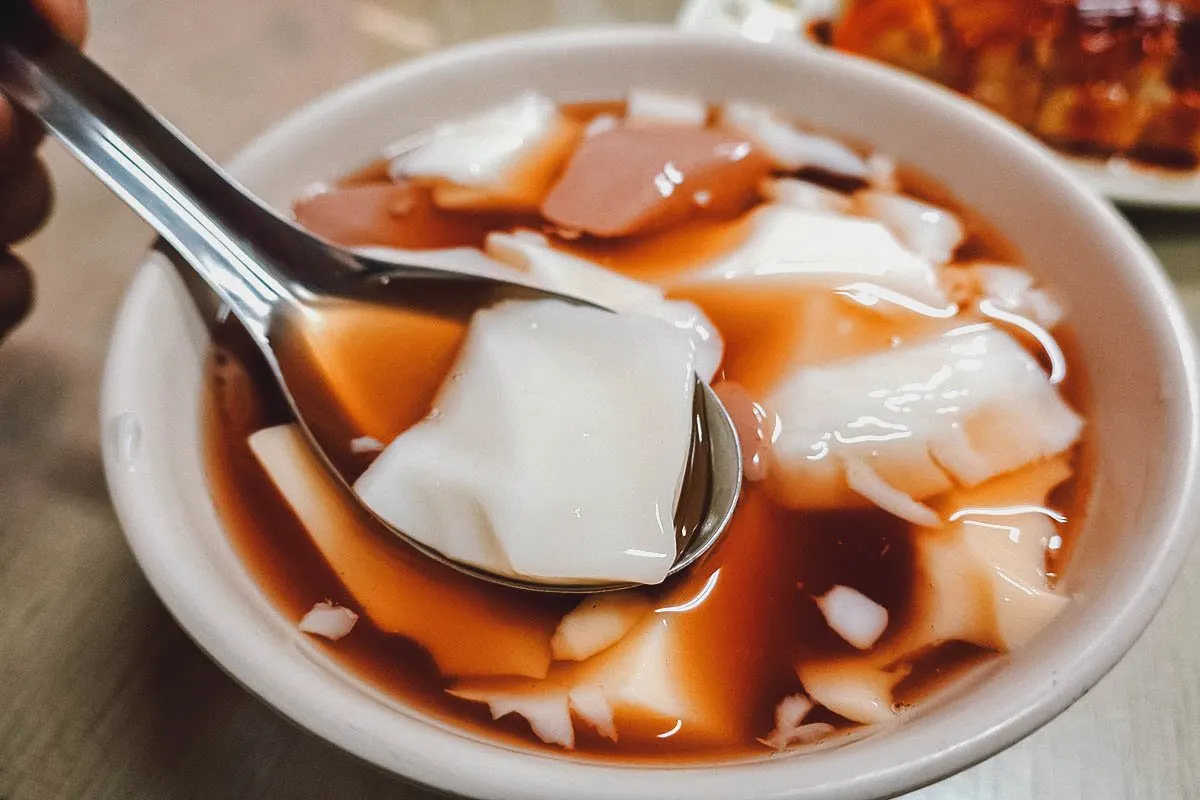 Douhua or Taiwanese tofu pudding