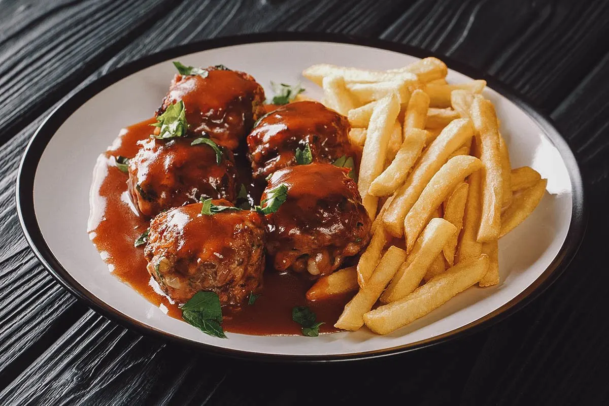 Belgian meatballs with fries