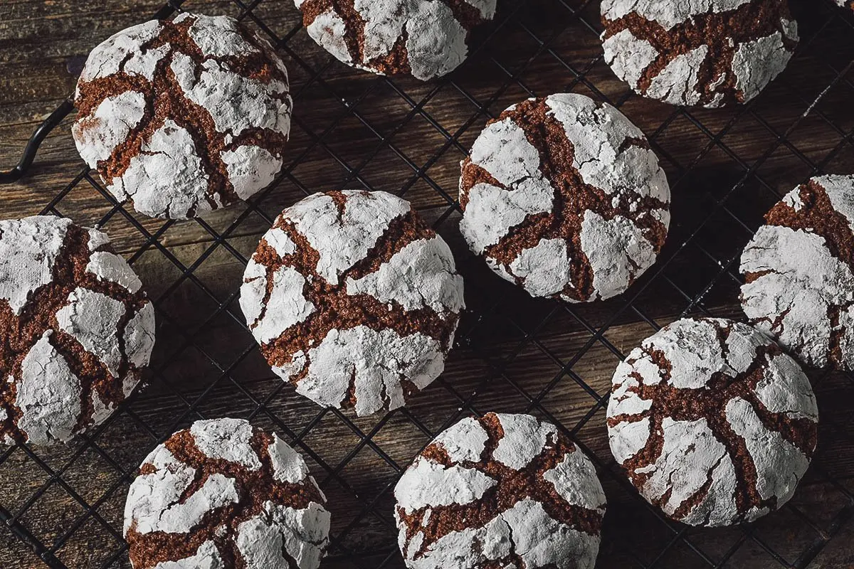 Chocolate crinkle cookies