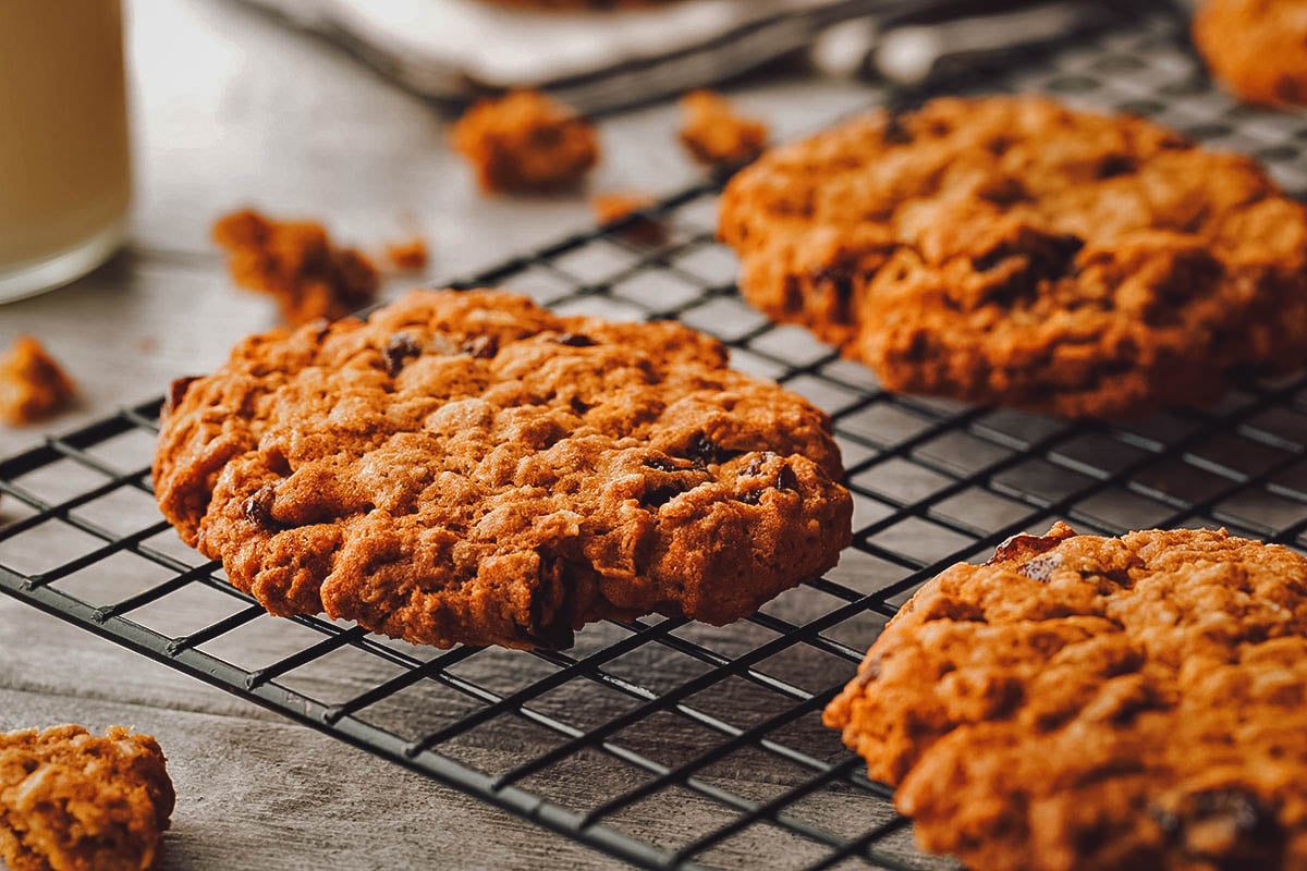 Oatmeal raisin cookies