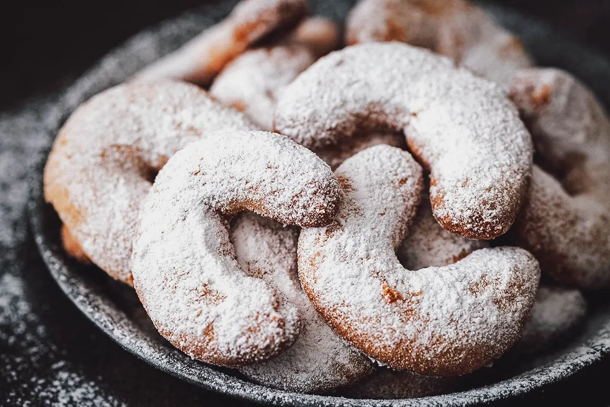 Vanilla crescent cookies