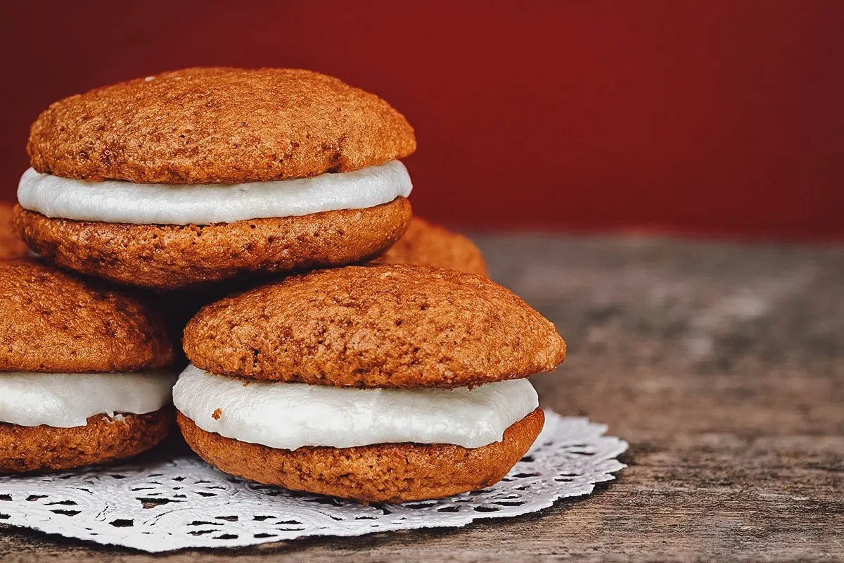 Pumpkin whoopie pie cookies