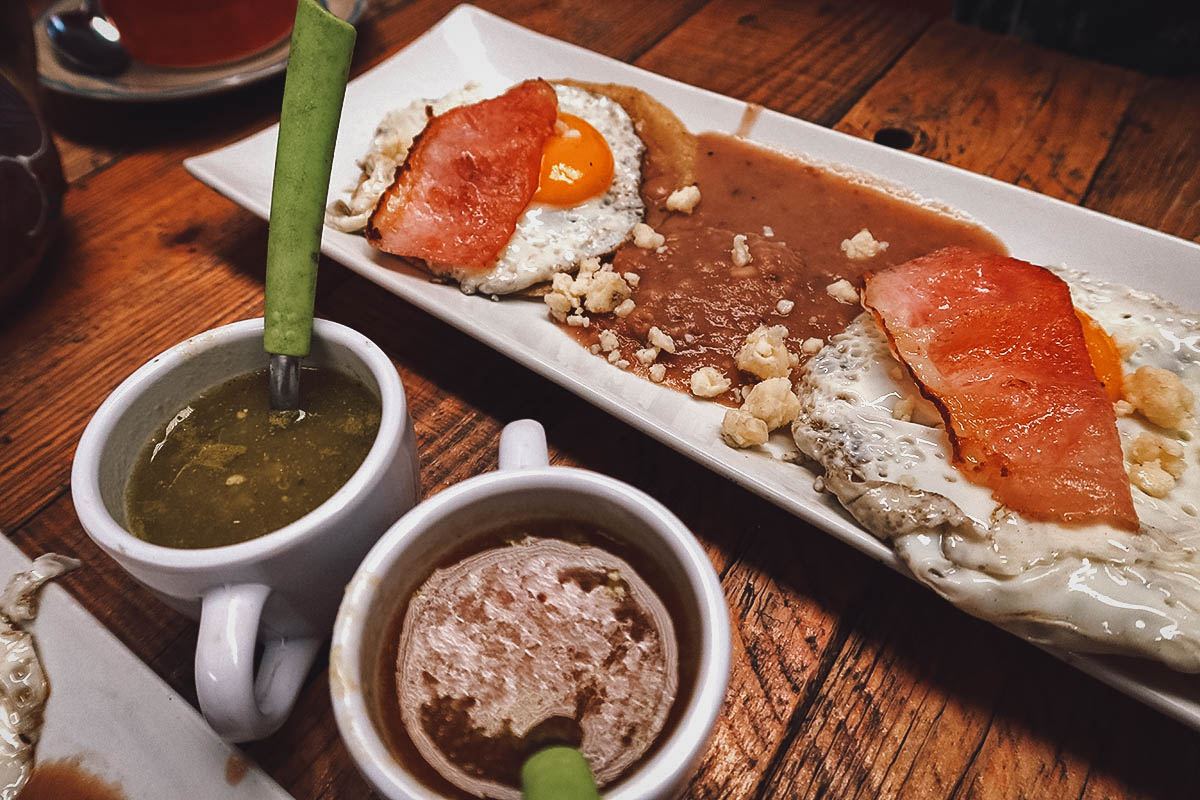 Huevos breakfast dish at El Tocino in Queretaro