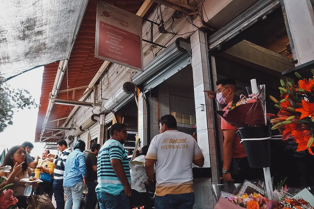 Long line of people at the Huaraches y Gorditas Conchita stall in Queretaro