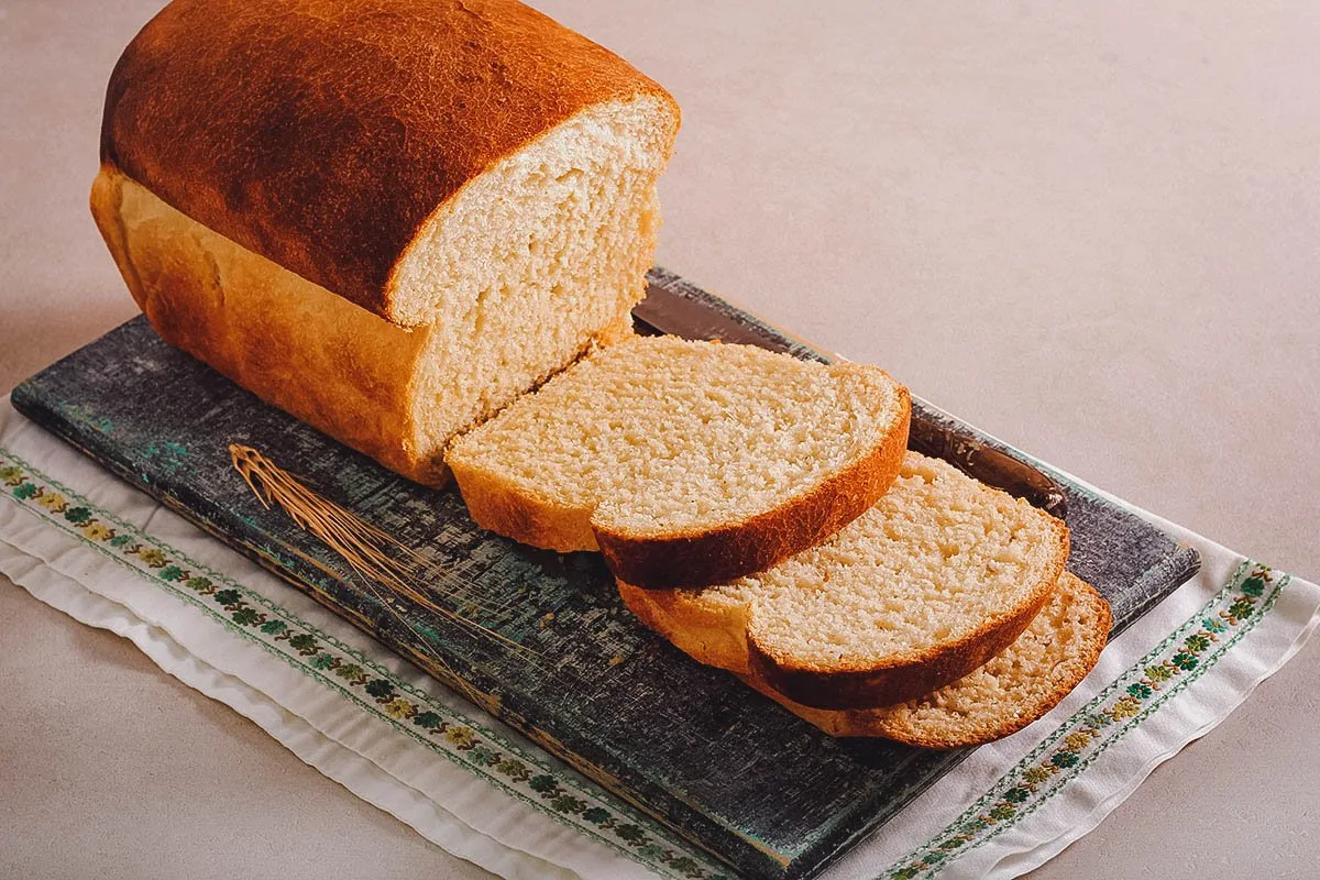 Leavened sandwich bread