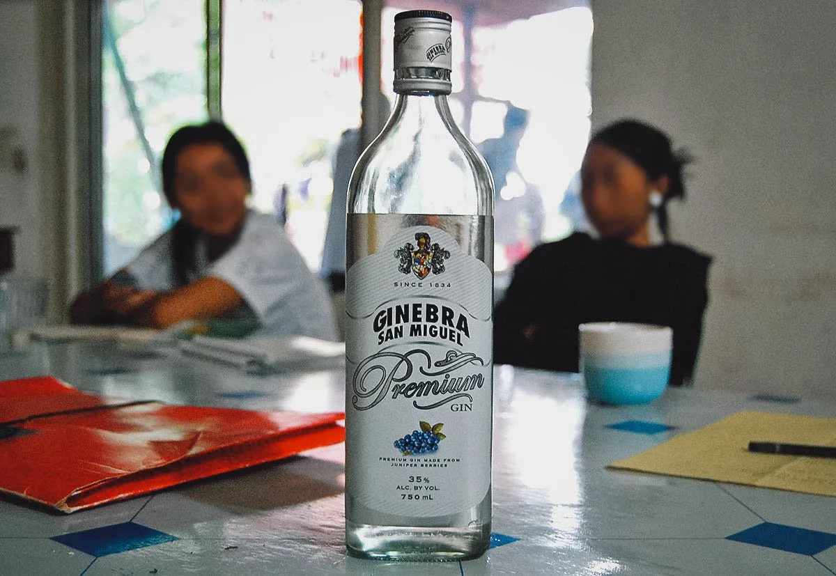 https://www.willflyforfood.net/wp-content/uploads/2022/10/ginebra-gin-filipino-drinks.jpg.webp