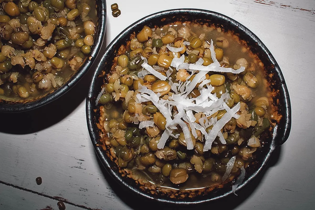 Che dau xanh or Vietnamese mung bean dessert