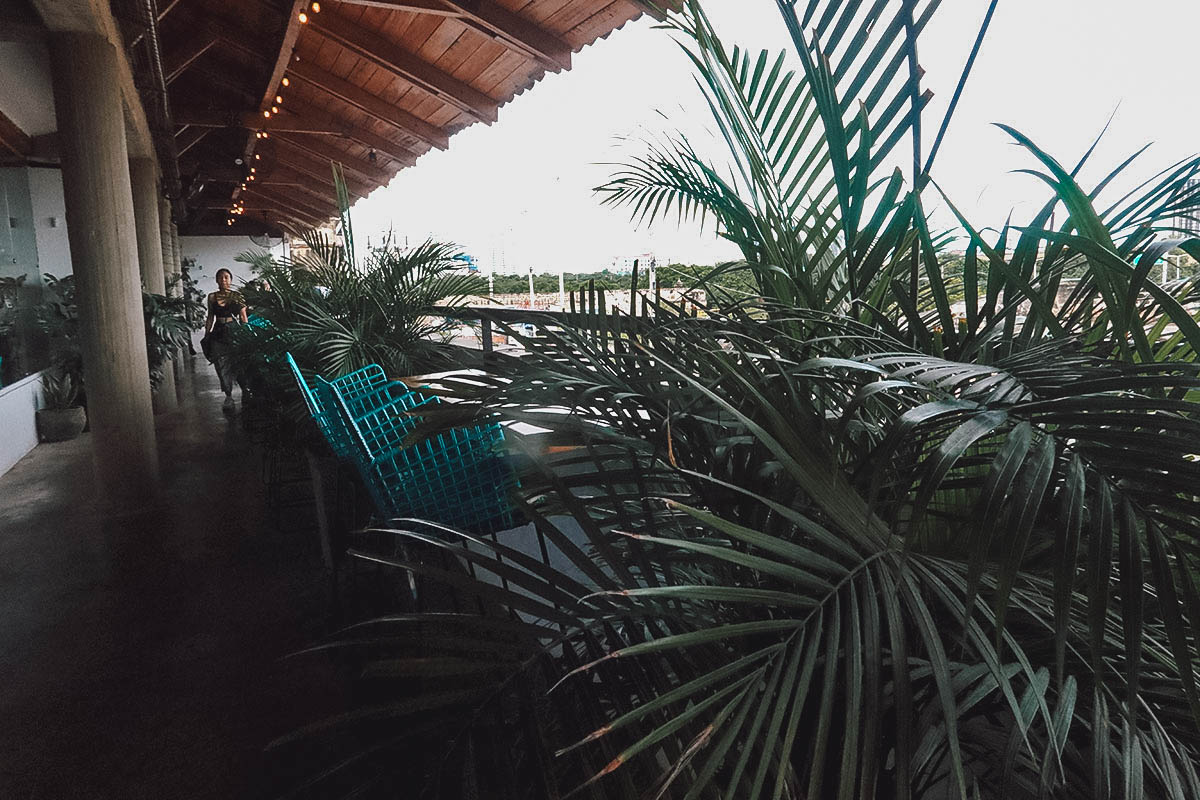 Seating at Caffe Lunatico restaurant in Cartagena, Colombia