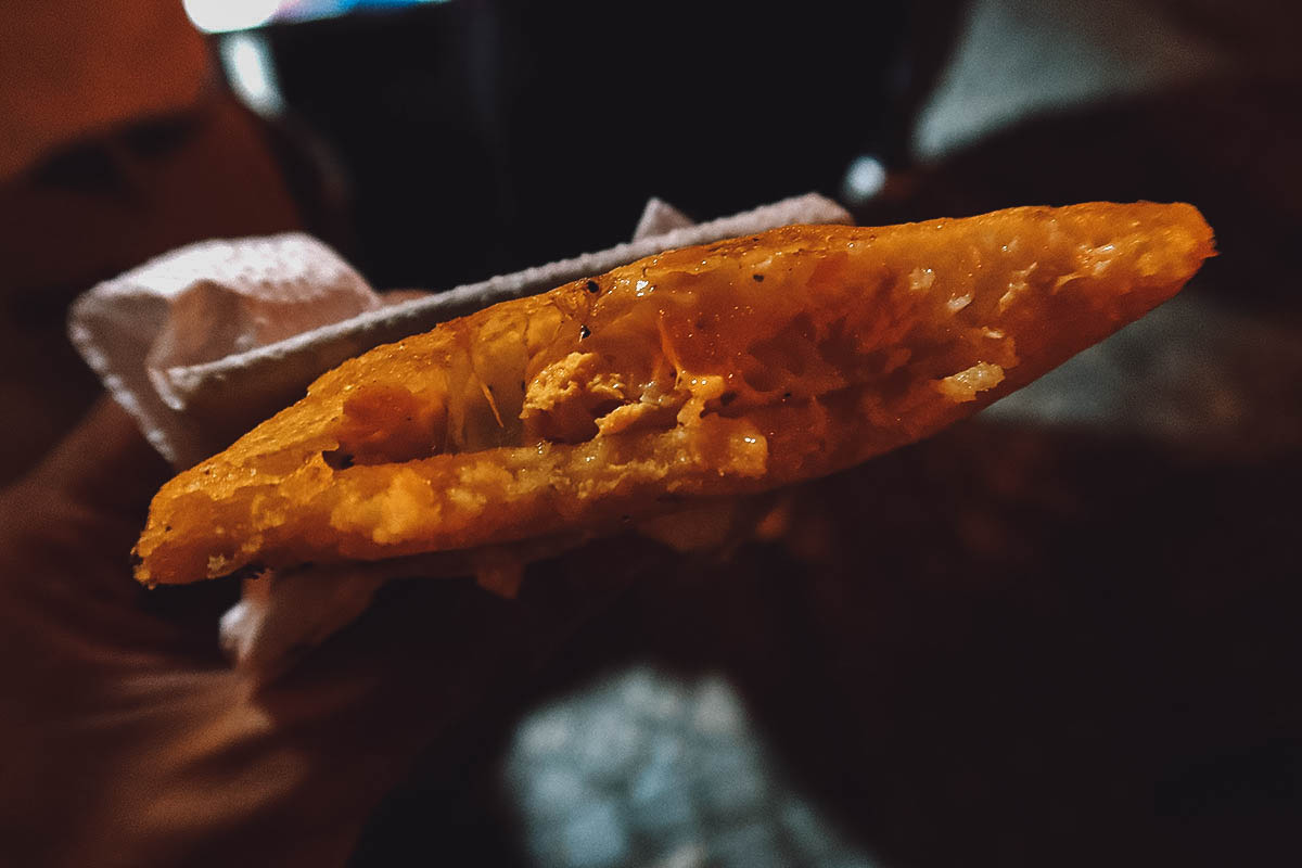 Arepa de huevo at the Los Fritos de Dora stall in Cartagena