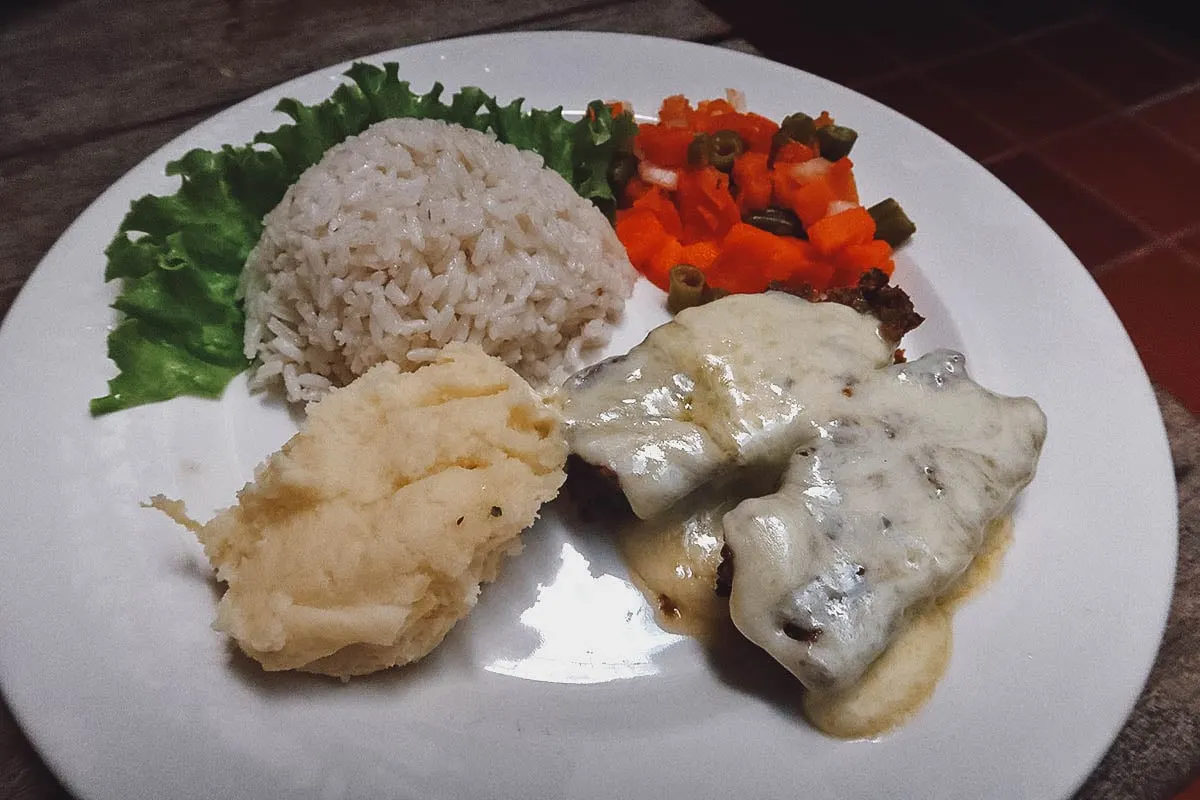 Beef dish at Restaurante 1595 in Cartagena