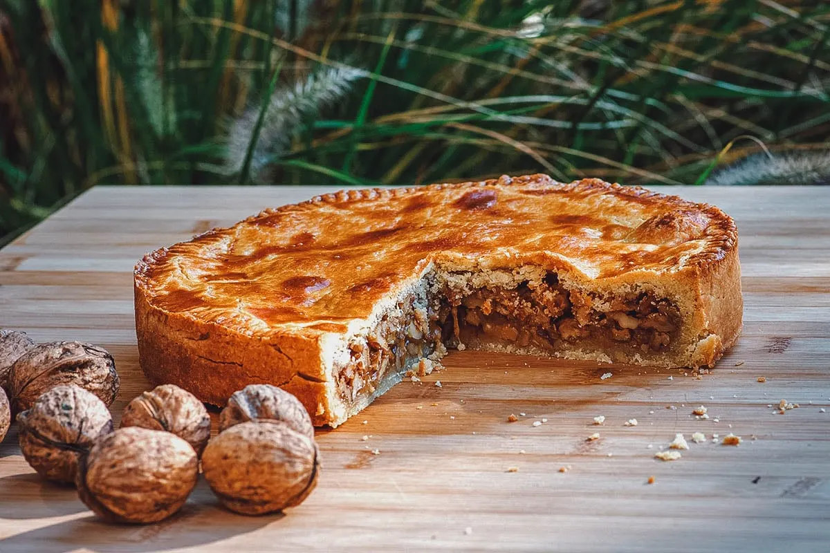 Swiss Food Swiss bundner nusstorte