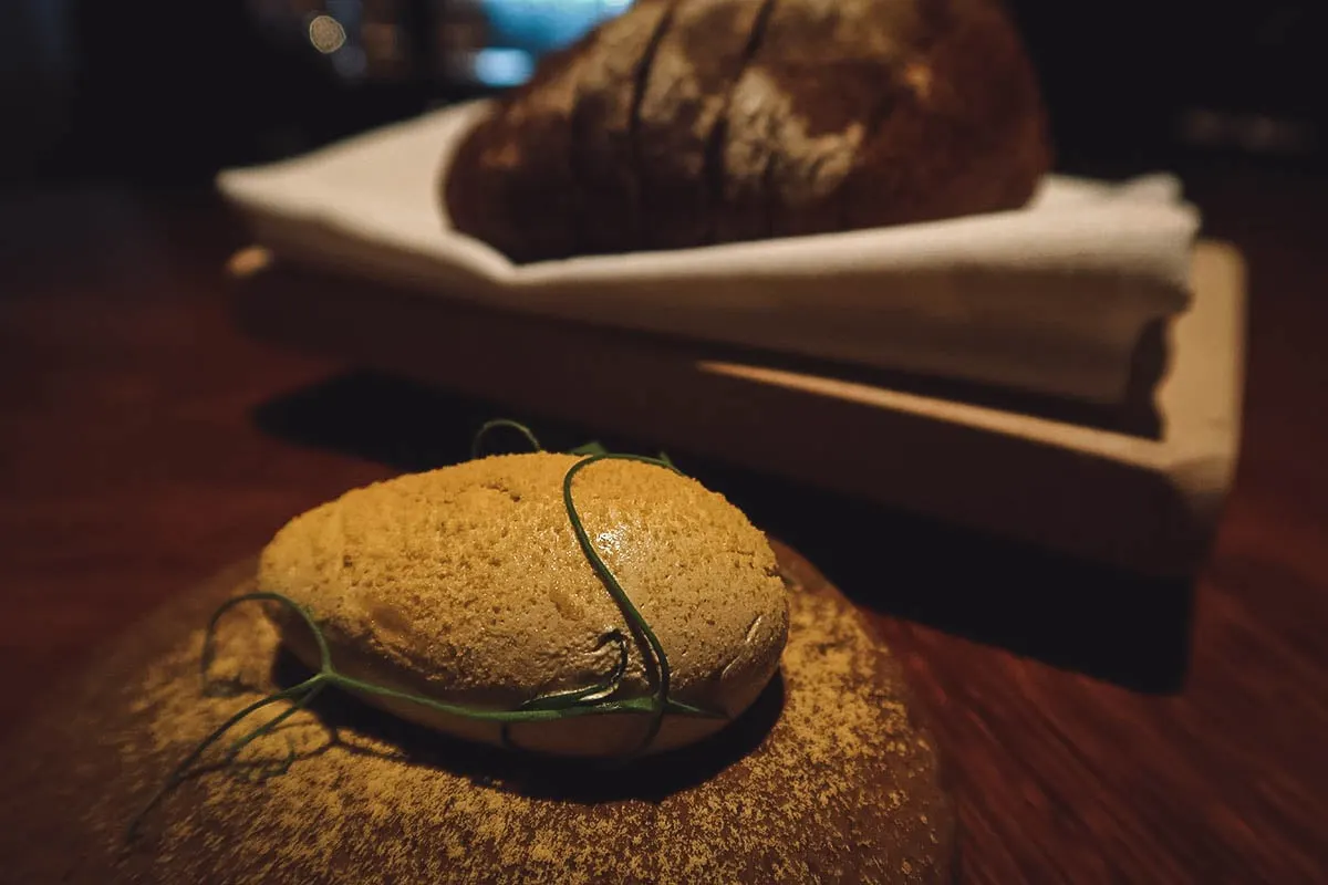 Bread and butter at Restaurante Leo in Bogota