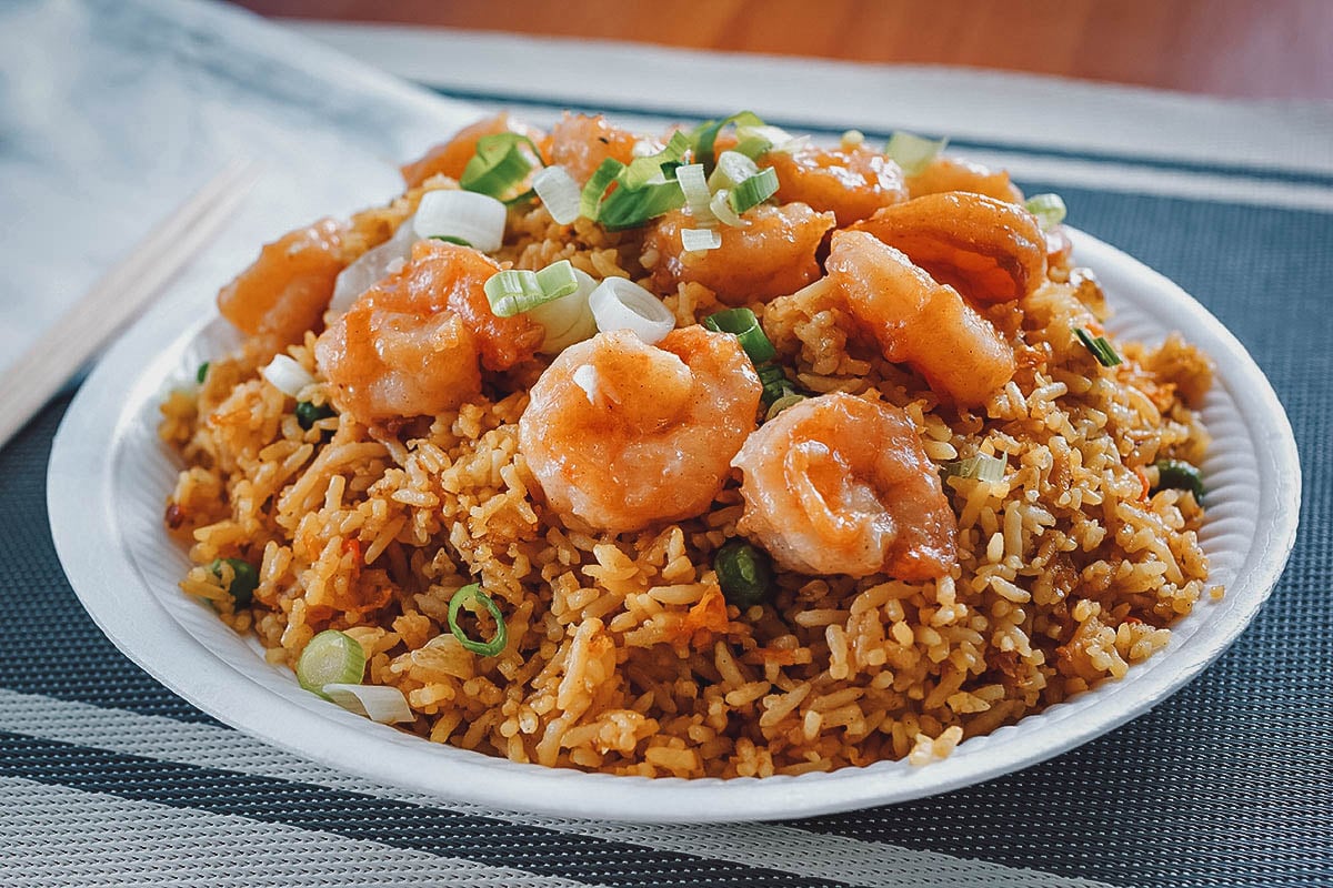 Panamanian arroz con camarones y coco