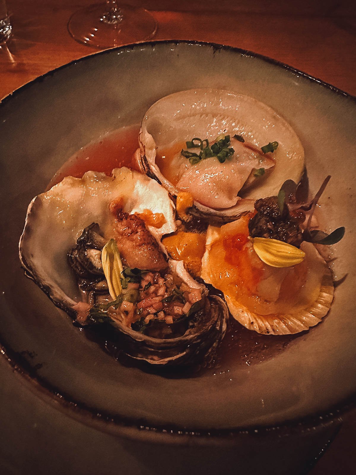 Oysters, live giant clams, and Hokkaido scallop