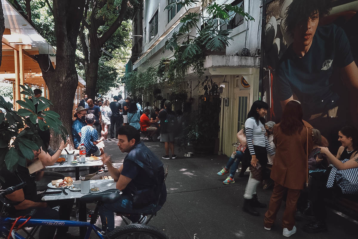 Crowd waiting for a table able at Panaderia Rosetta restaurant in Mexico City