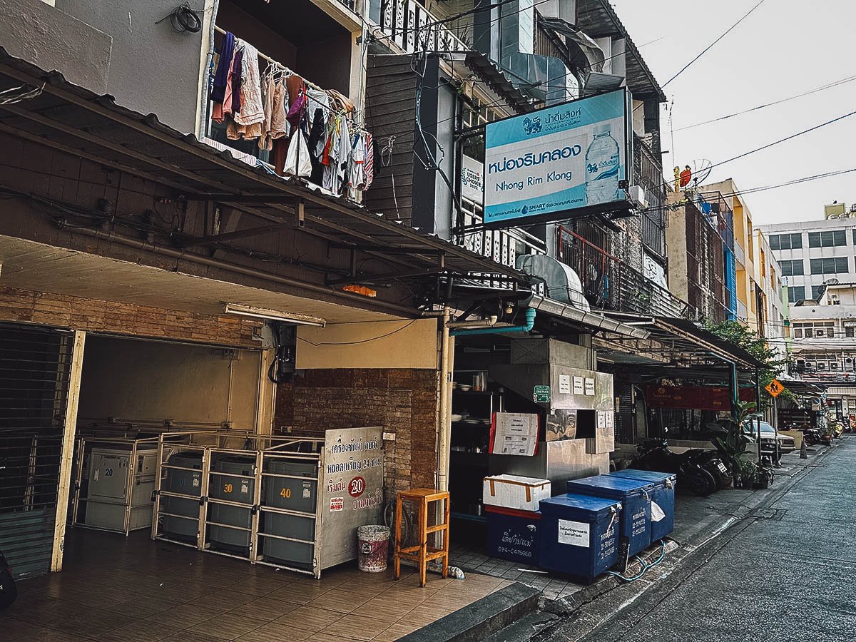 Nhong Rim Klong restaurant in Bangkok