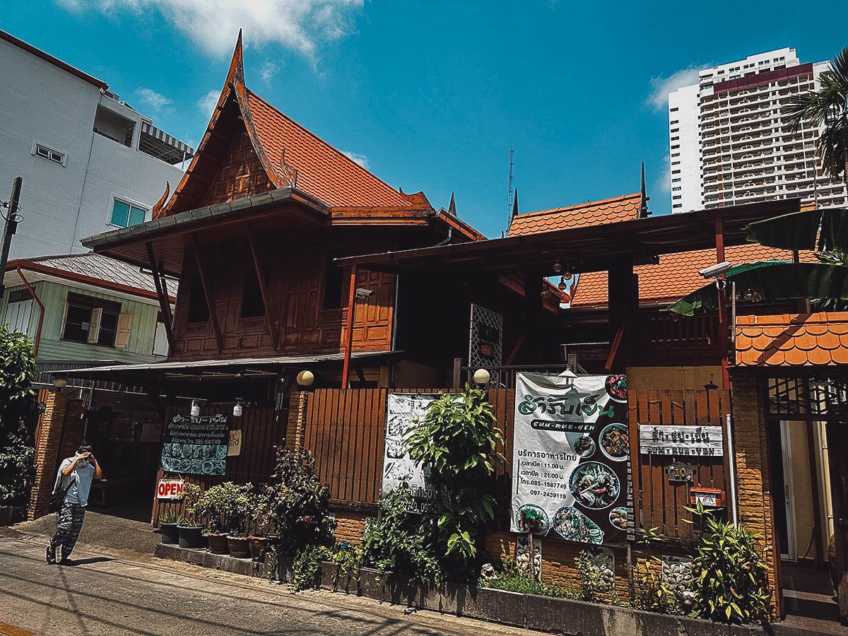 Sum Rub Yen restaurant in Bangkok