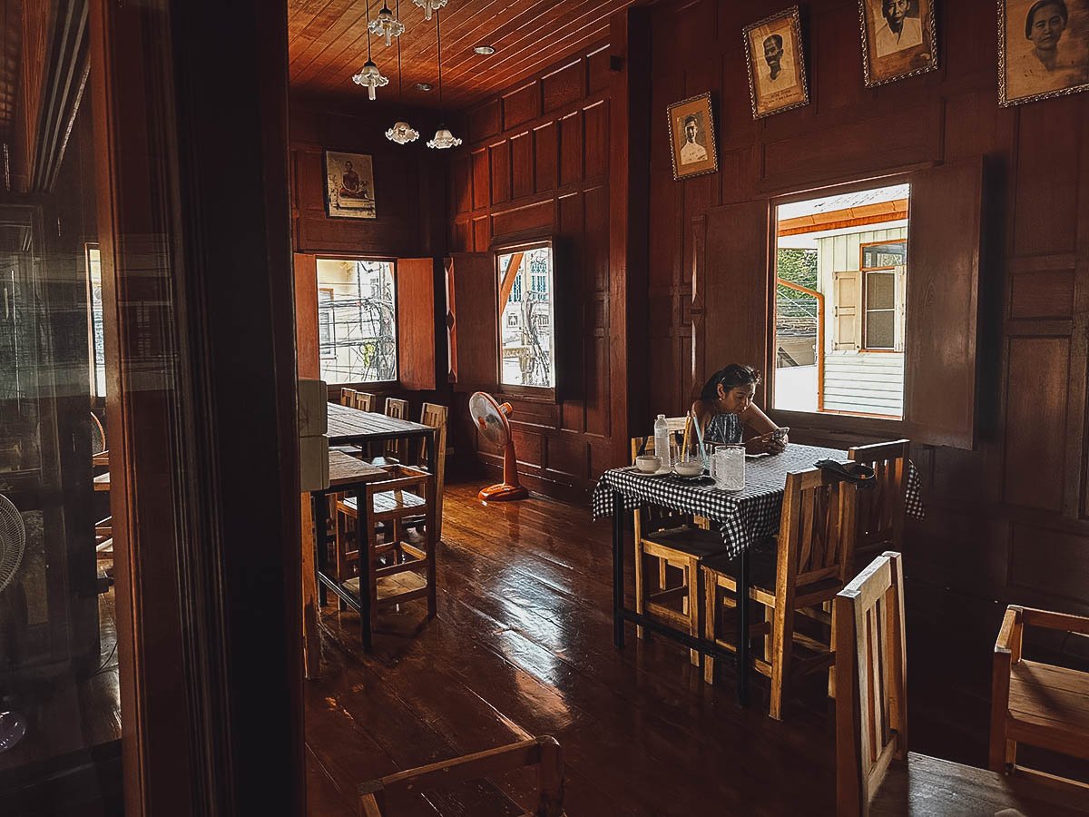 Sum Rub Yen restaurant interior