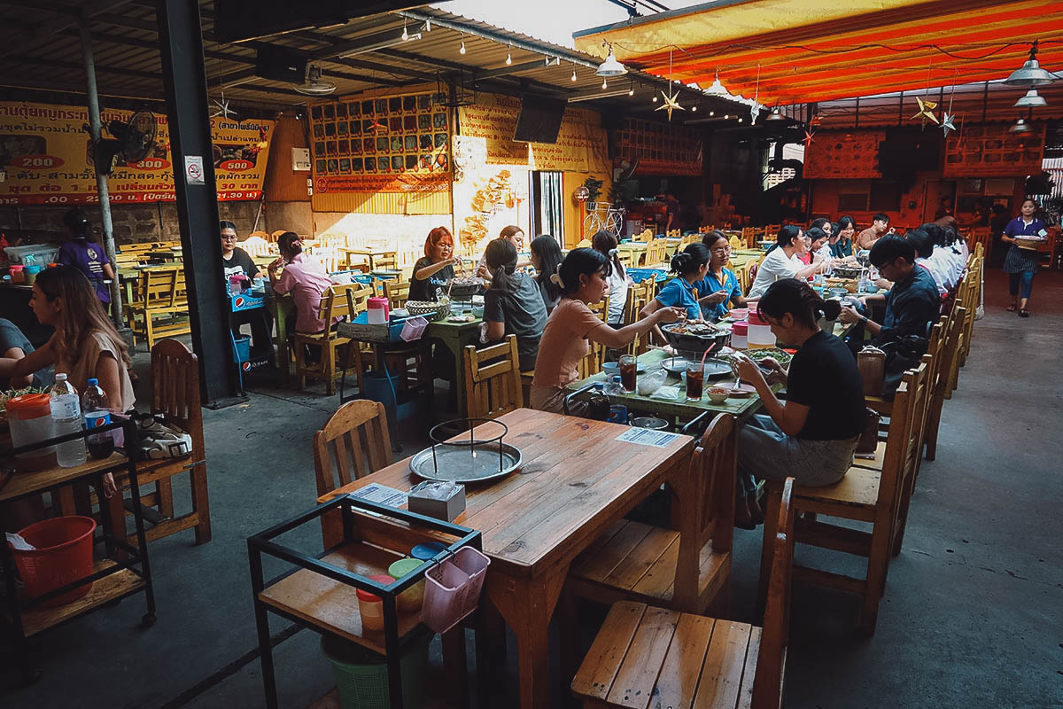 Tui Mu Kratha-Mu Chum restaurant interior