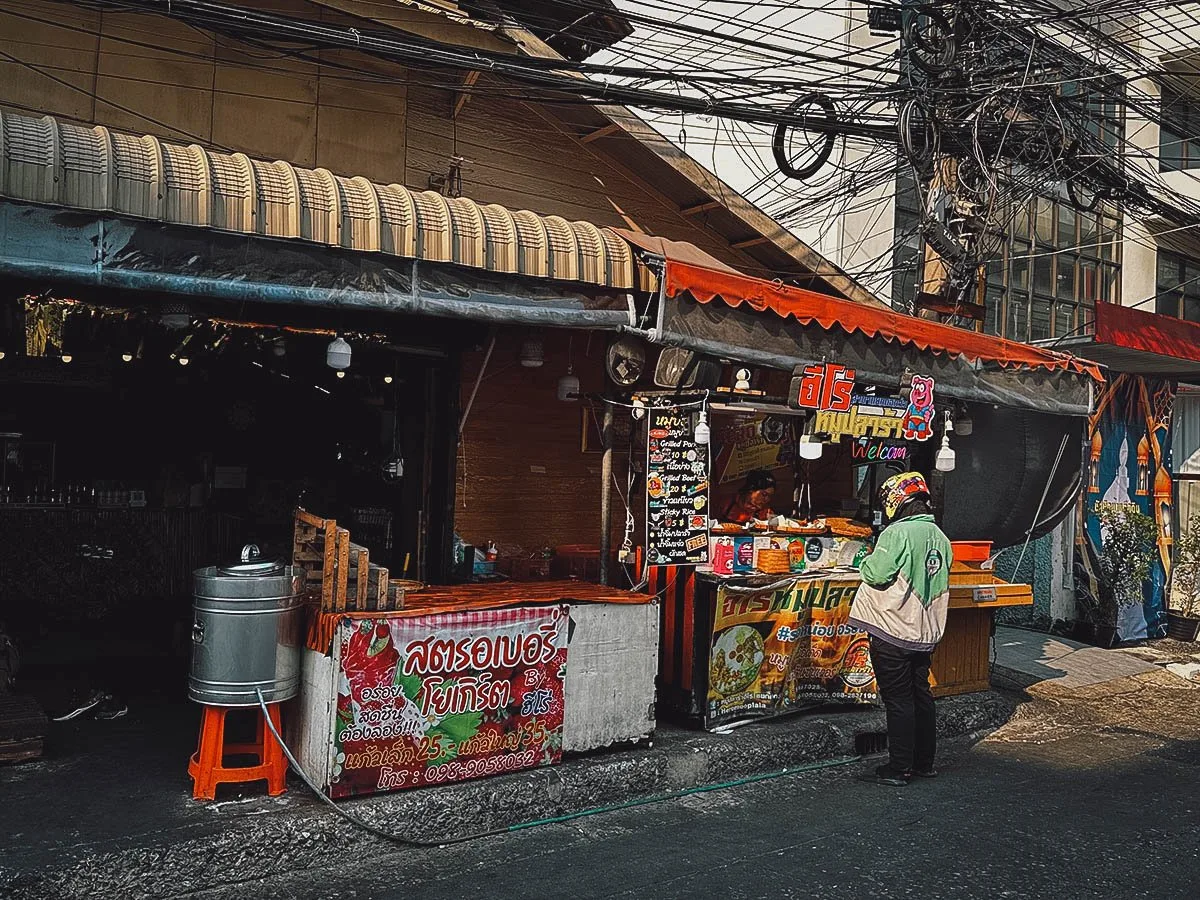 Hero Moo Pla street food stall in Bangkok