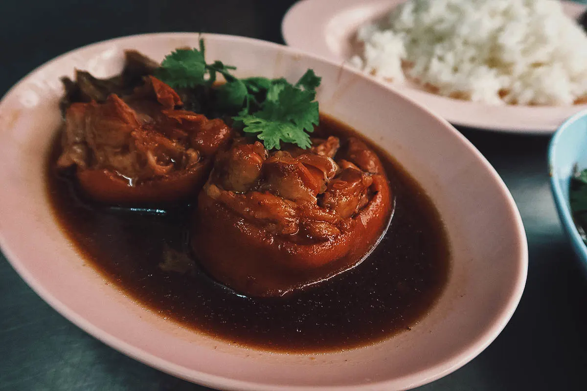 Khao ka mu in Bangkok