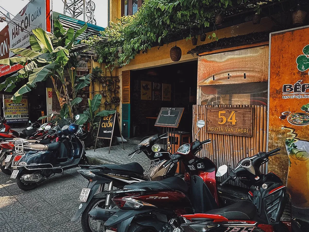 Bep Cuon restaurant exterior