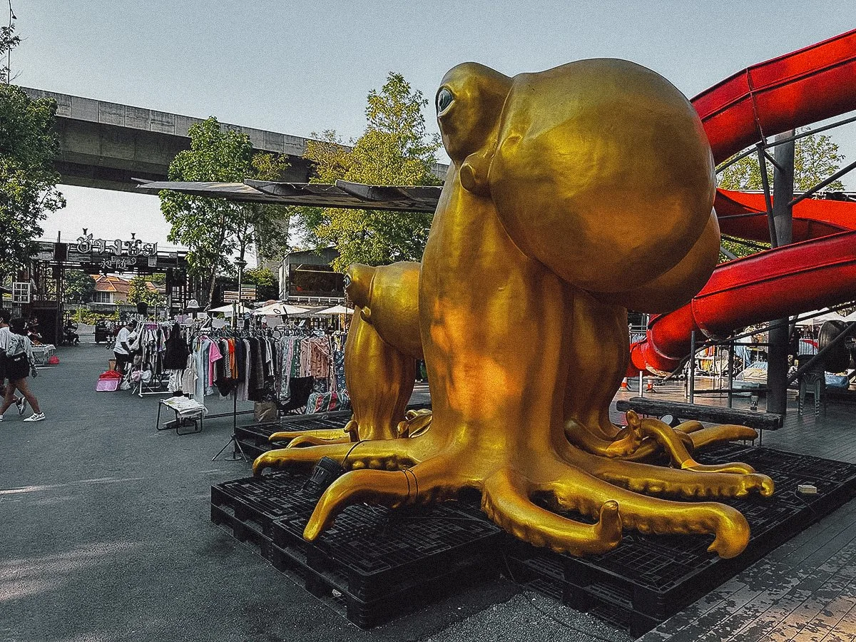 Octopus sculpture at Chang Chui Aircraft Market in Bangkok